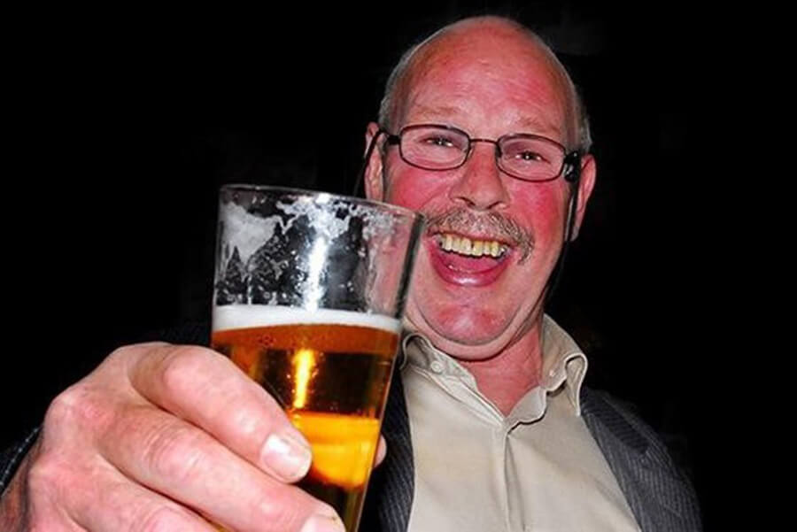 Đỏ mặt khi uống rượu bia là tình trạng như thế nào?