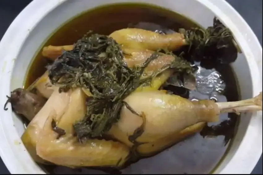 Gà tần ngải cứu