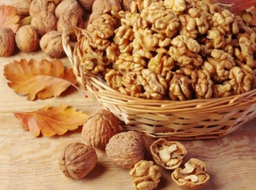 quả óc chó trị râu không mọc